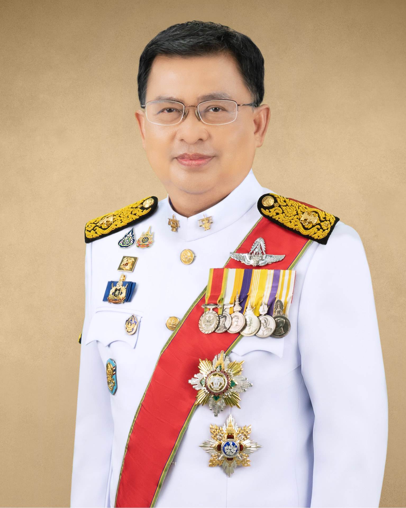 นายมณเฑียร เจริญผล